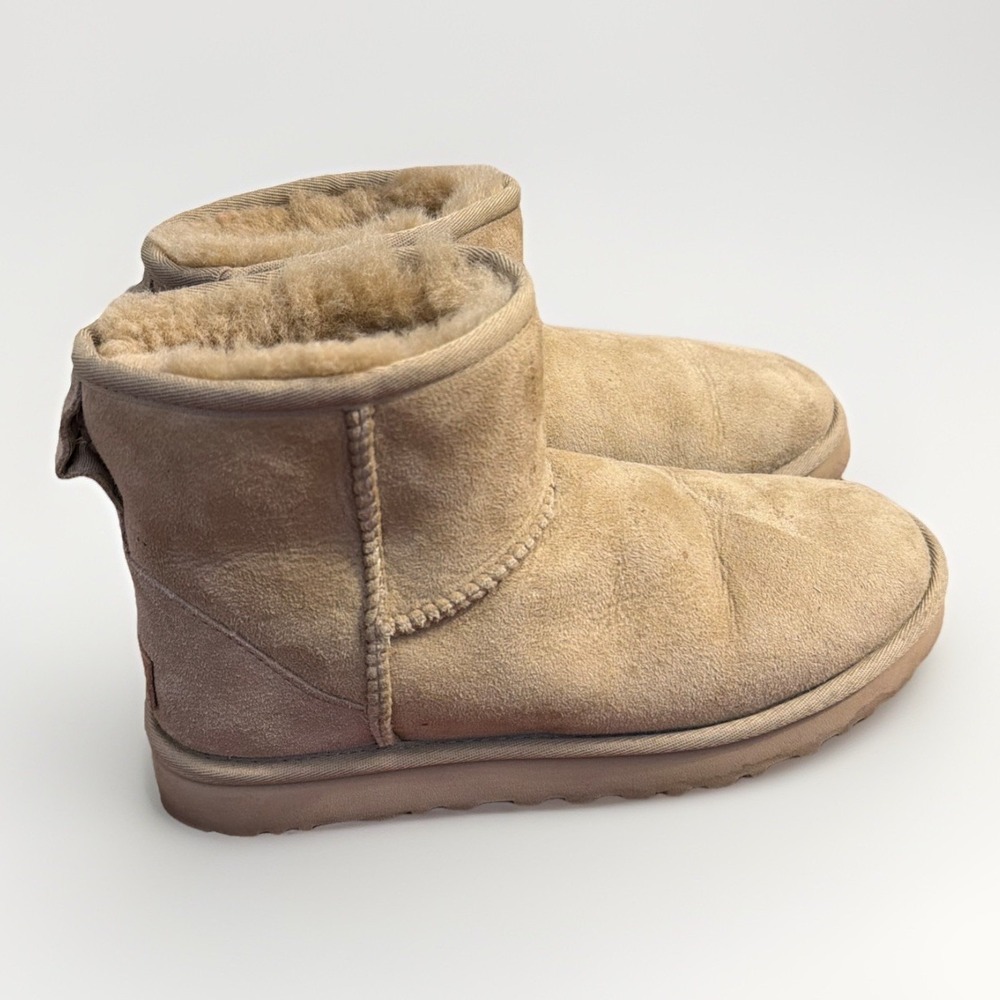 Women's UGG Classic Mini Boot Sand Size 8 US